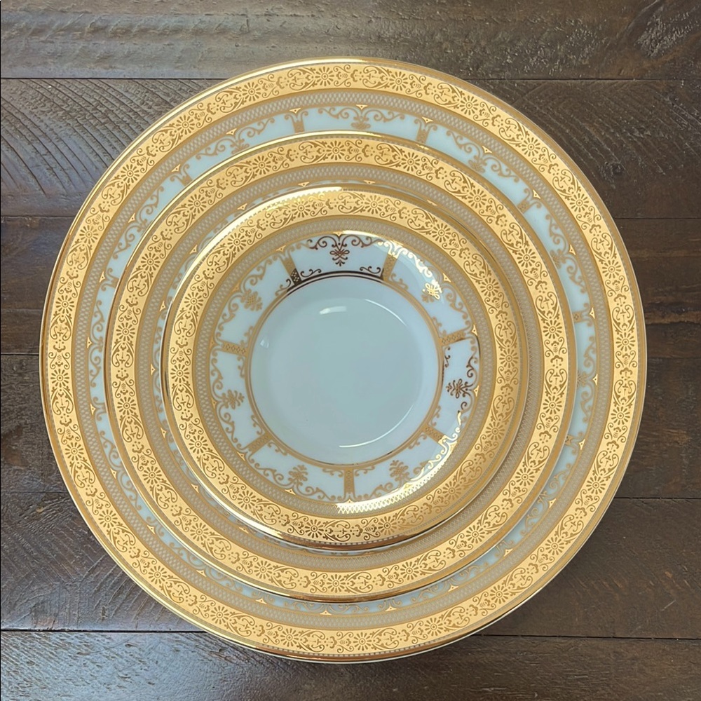 ONE 3 PIECE SET OF DISHES